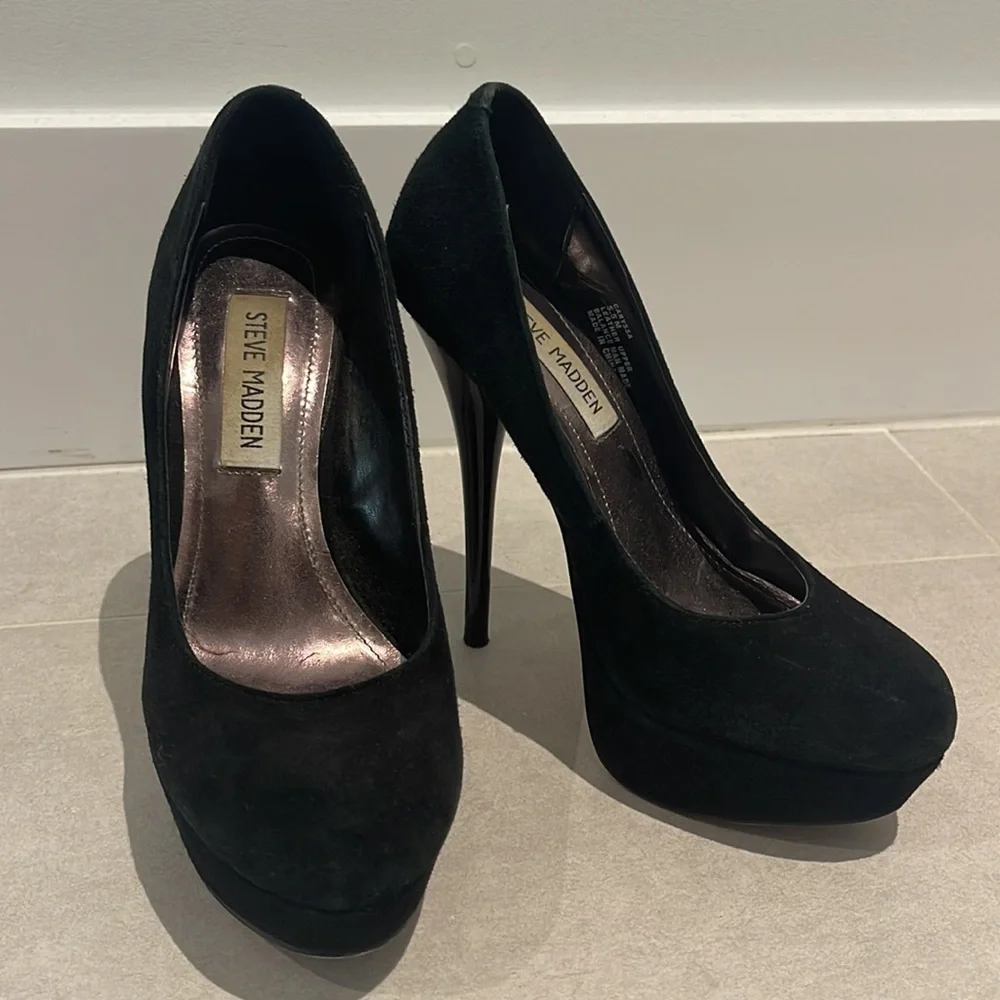 Steve Madden Caryssa black women size 6 suede alike round stilettos heels Y2K
